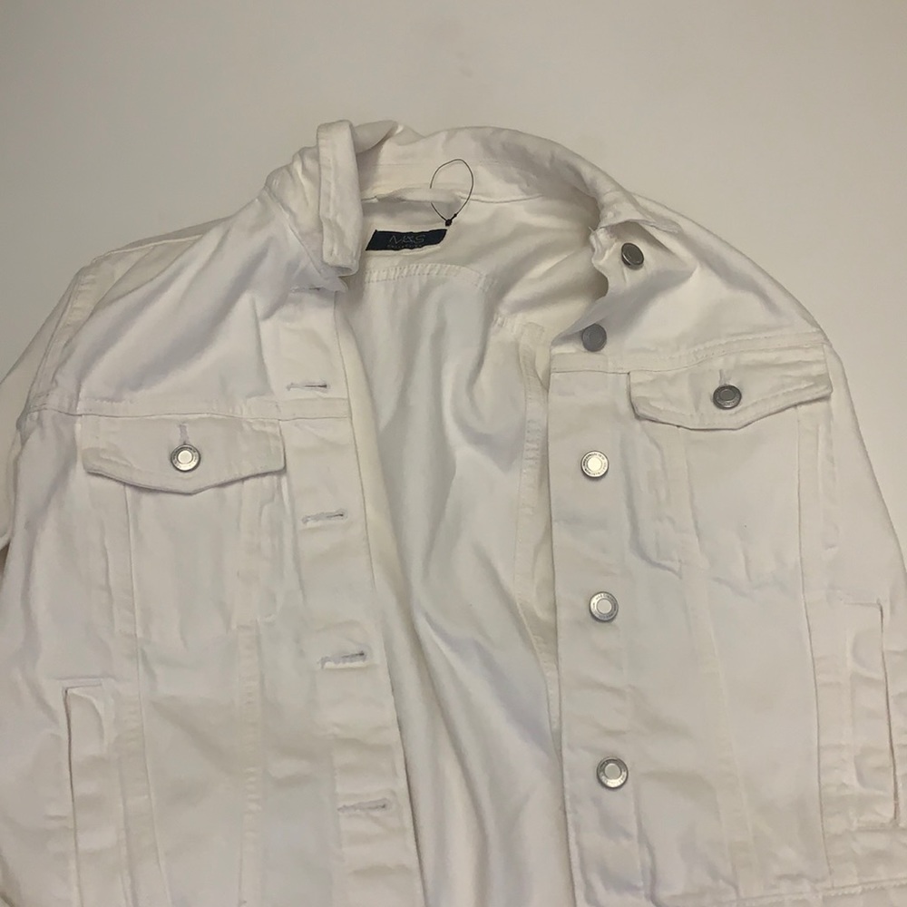 White mns jean jacket